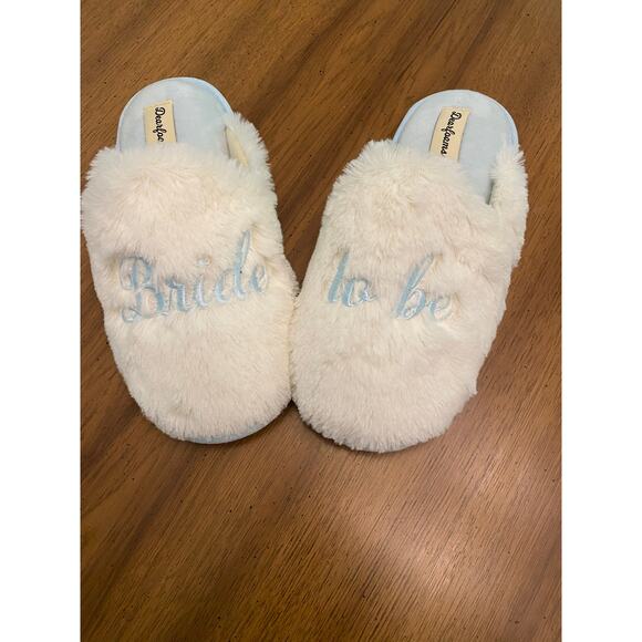 Dearforms‎ Something Blue 'Bride to Be' Memory Foam Slipper (S) 5/6 Bachelorette - Picture 1 of 6